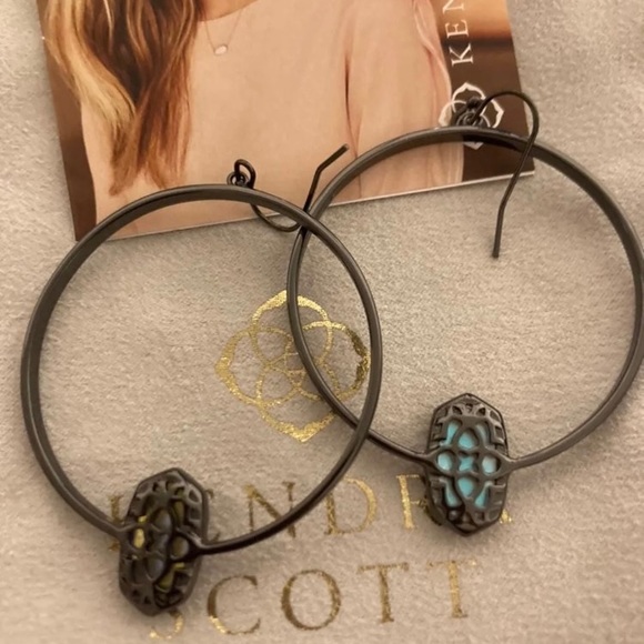 Kendra Scott Elora Earrings. Gunmtl/dichroic glass - Picture 3 of 4